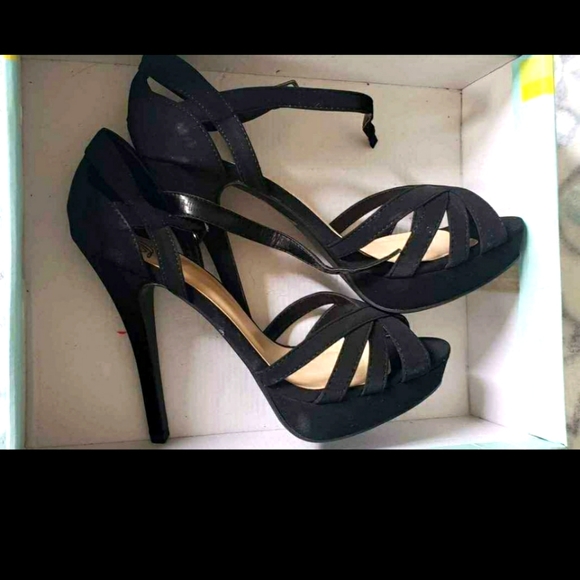 New Black Velvet High heels Size 8 - Picture 4 of 4